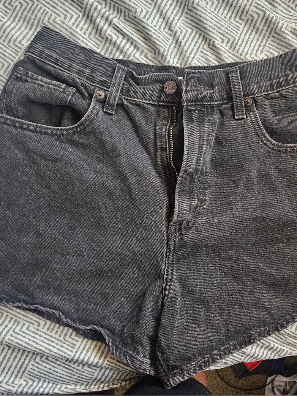 Levi's High Rise Mom Shorts - Picture 3 of 6